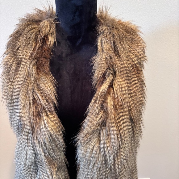 Show Me Your MuMu Luis Faux Chillah Feather Vest, Medium, Festival Boho Western - Picture 4 of 15